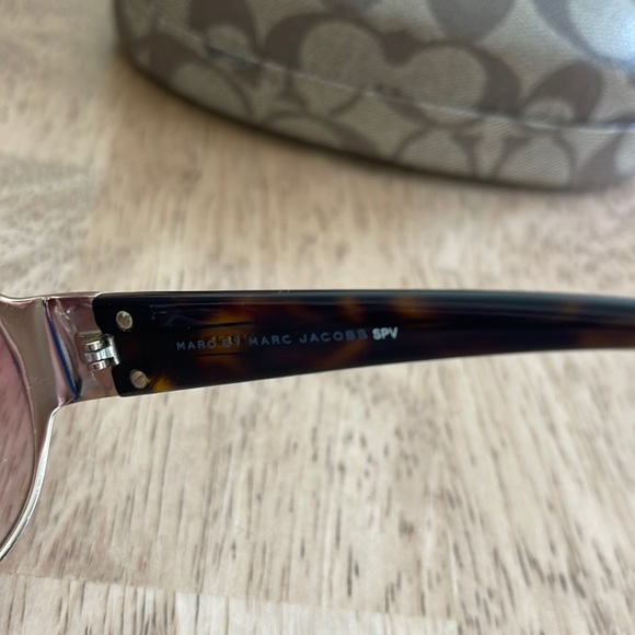 Marc Jacobs Sunglasses W/ Coach Case - Picture 8 of 17